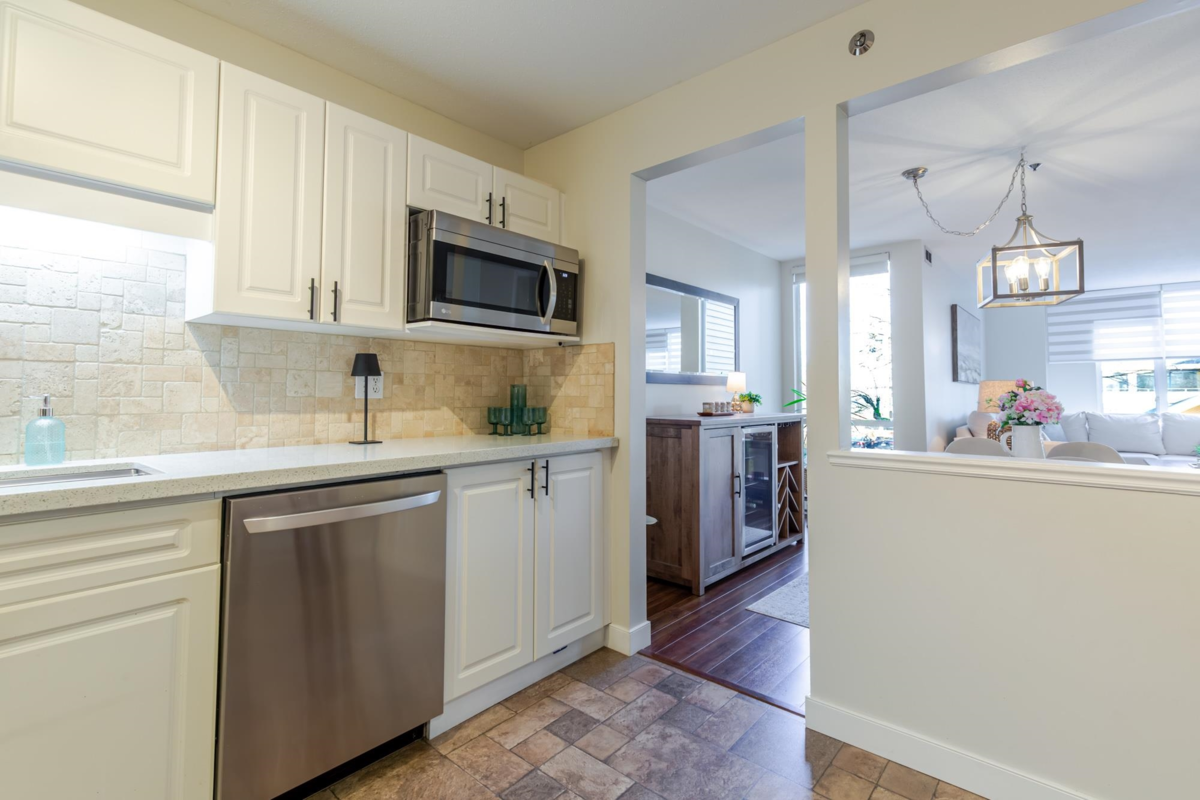 Walk-In Closet Photo of 211 19142 122 Avenue, Pitt Meadows, BC