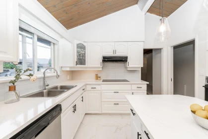 Kitchen Island Photo of 953 Ranch Park Way, Coquitlam, BC