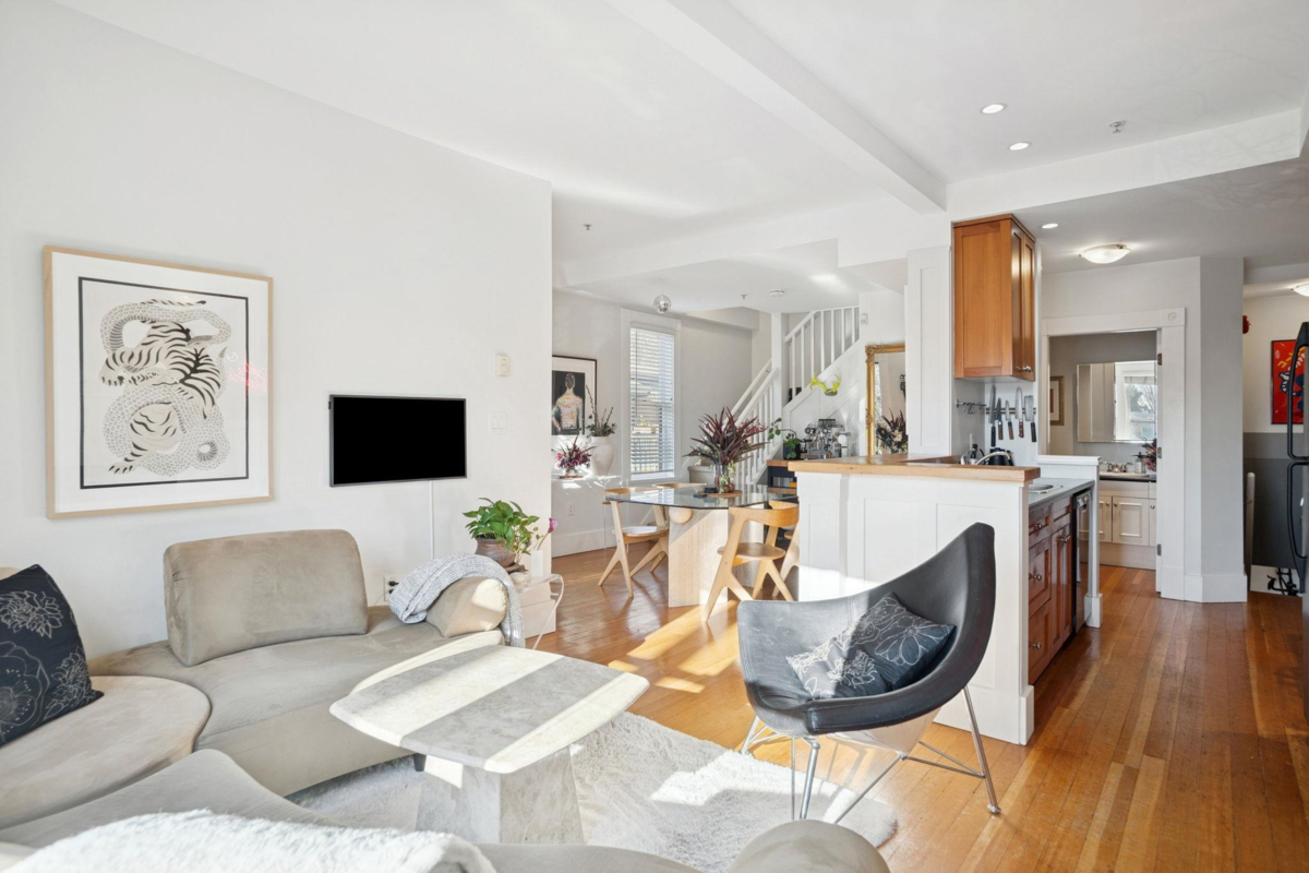 Dining Area Photo of 509 Union Street, Vancouver, BC