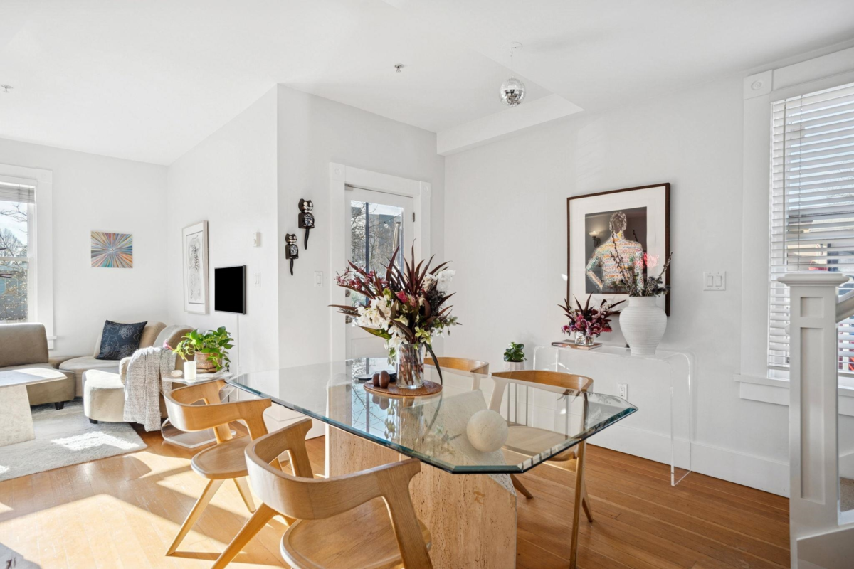 Kitchen Island Photo of 509 Union Street, Vancouver, BC