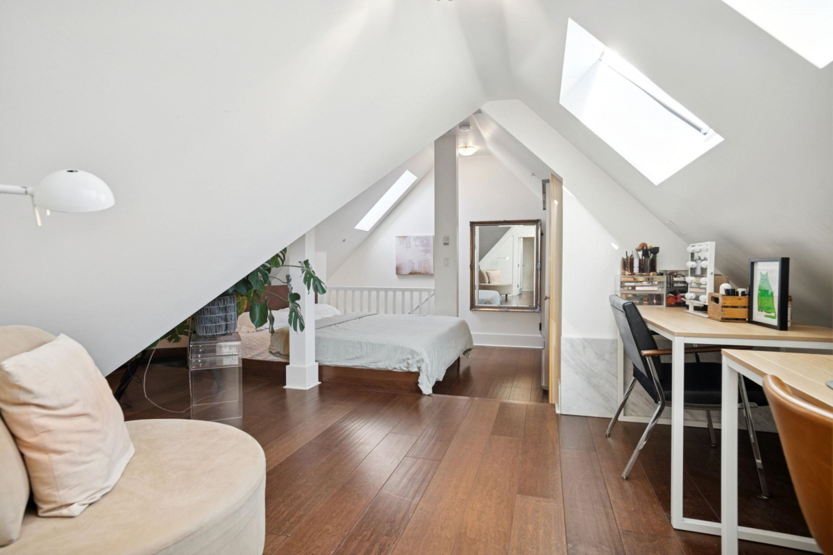 Powder Room Photo of 509 Union Street, Vancouver, BC