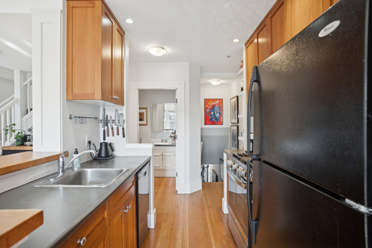 Walk-In Closet Photo of 509 Union Street, Vancouver, BC