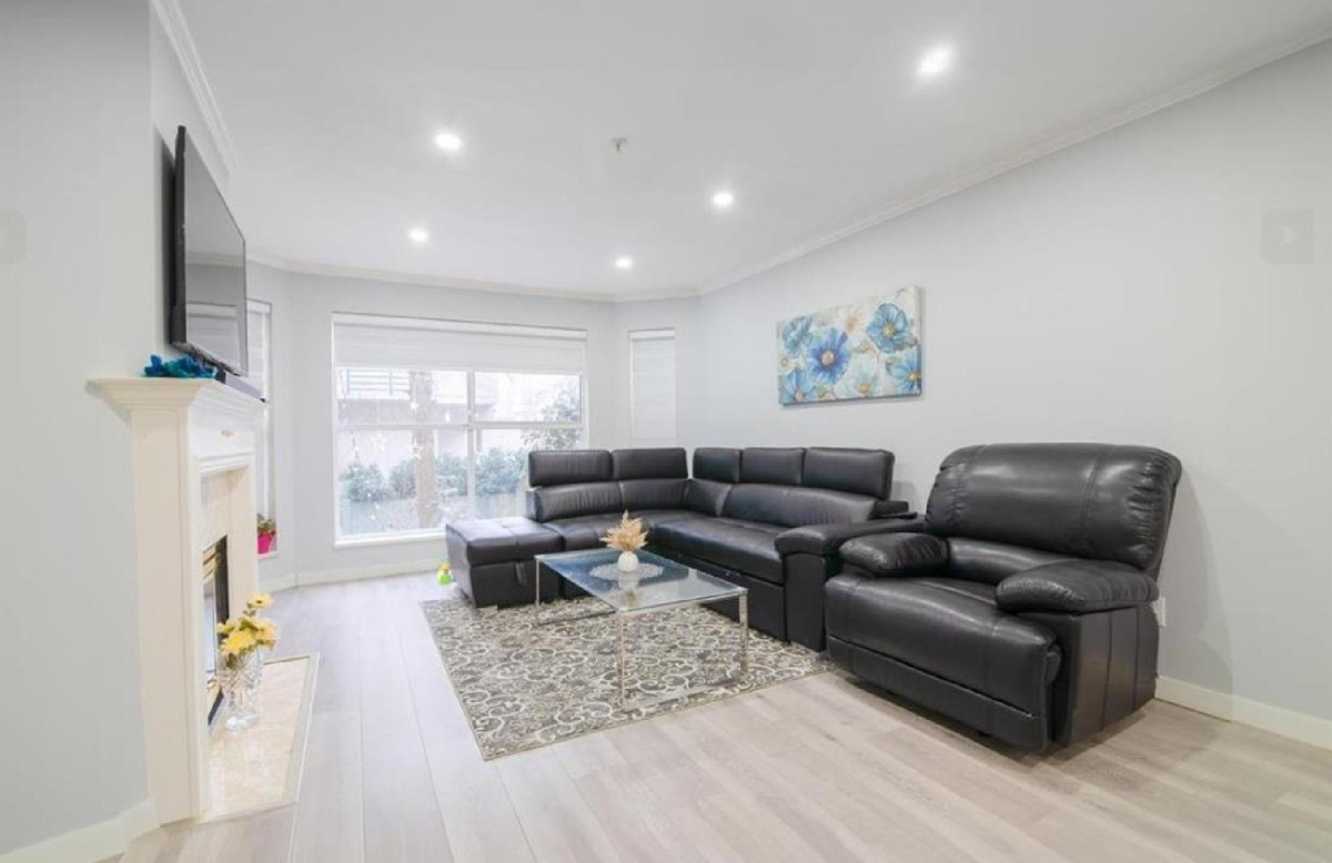 Living Room Photo of 110 7161 121 Street, Surrey, BC