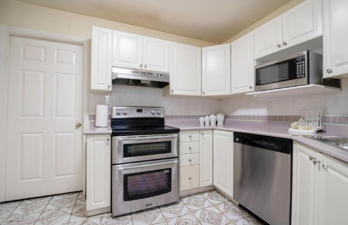 Primary Bathroom Photo of 110 7161 121 Street, Surrey, BC