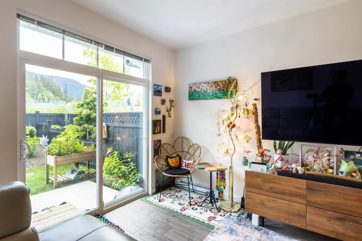 Dining Area Photo of 140 3565 Baycrest Avenue, Coquitlam, BC