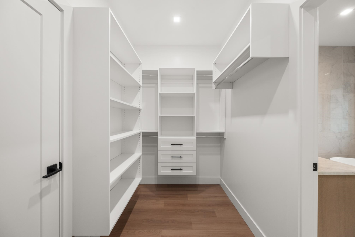 Entry Foyer Photo of 11472 138a Street, Surrey, BC