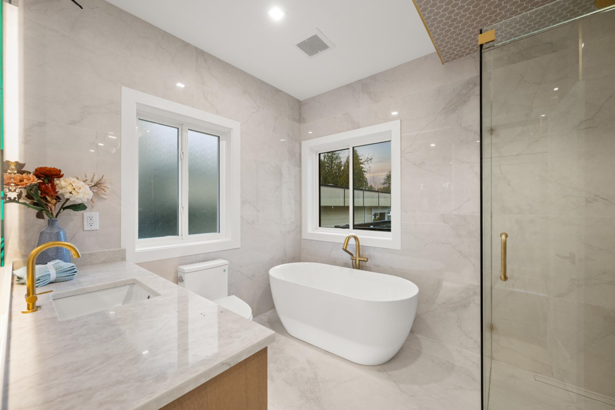 Hallway Photo of 11472 138a Street, Surrey, BC