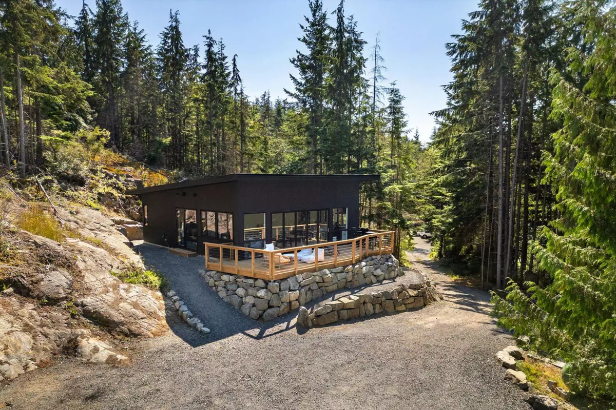 Kitchen Photo of 1290 Cowan Point Drive, Bowen Island, BC