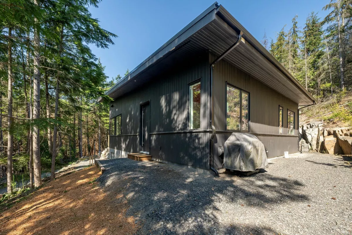 Outdoor Kitchen Photo of 1290 Cowan Point Drive, Bowen Island, BC