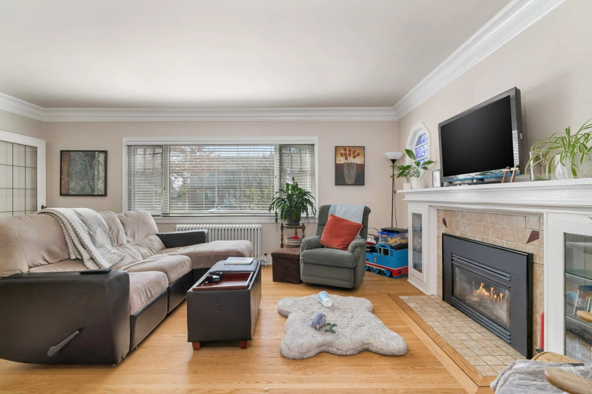 Breakfast Nook Photo of 6895 Curtis Street, Burnaby, BC