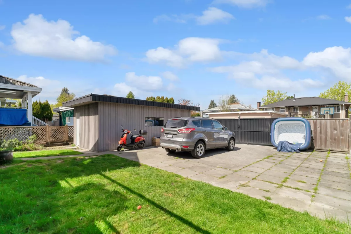 Dining Area Photo of 6895 Curtis Street, Burnaby, BC