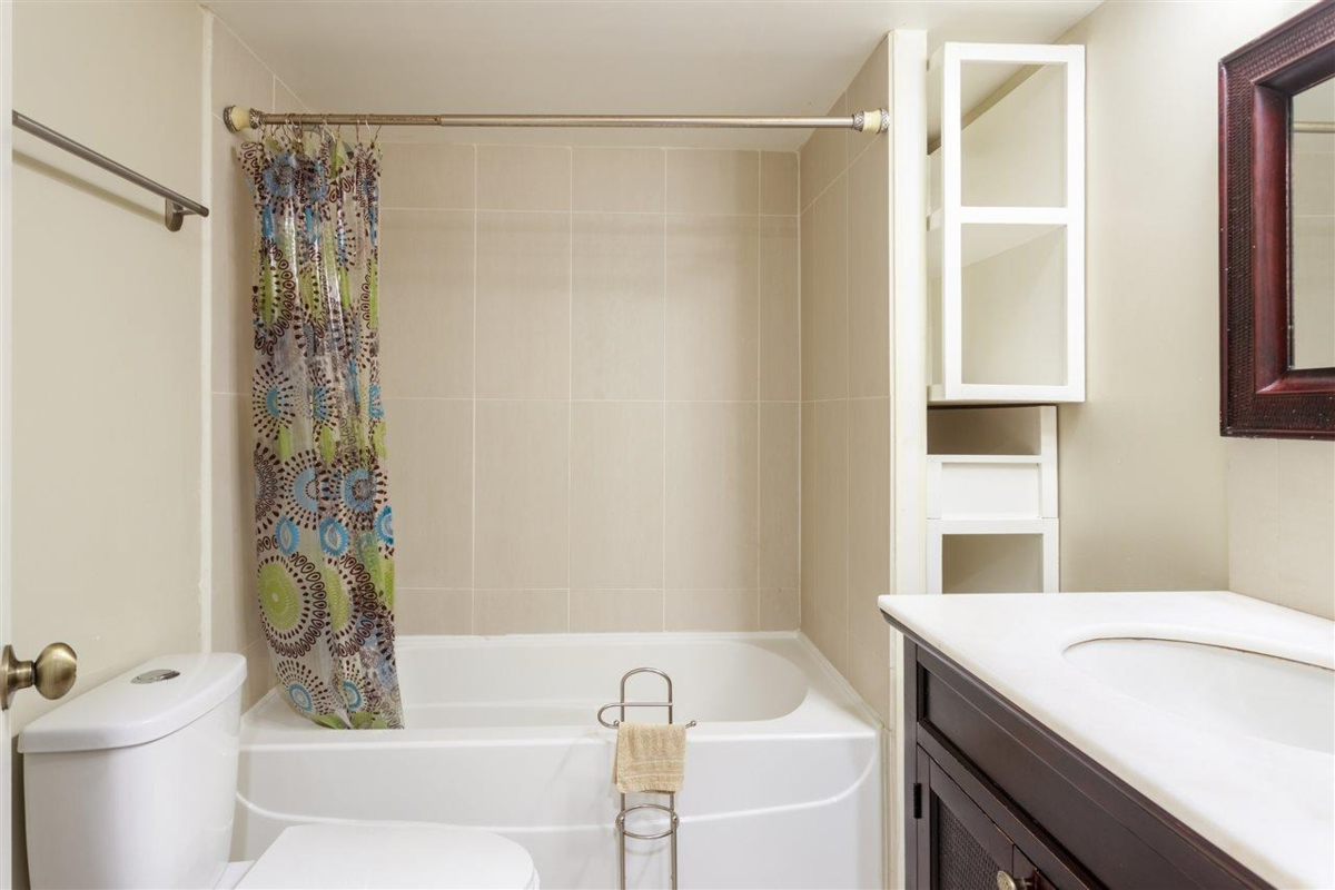 Hallway Photo of 6895 Curtis Street, Burnaby, BC