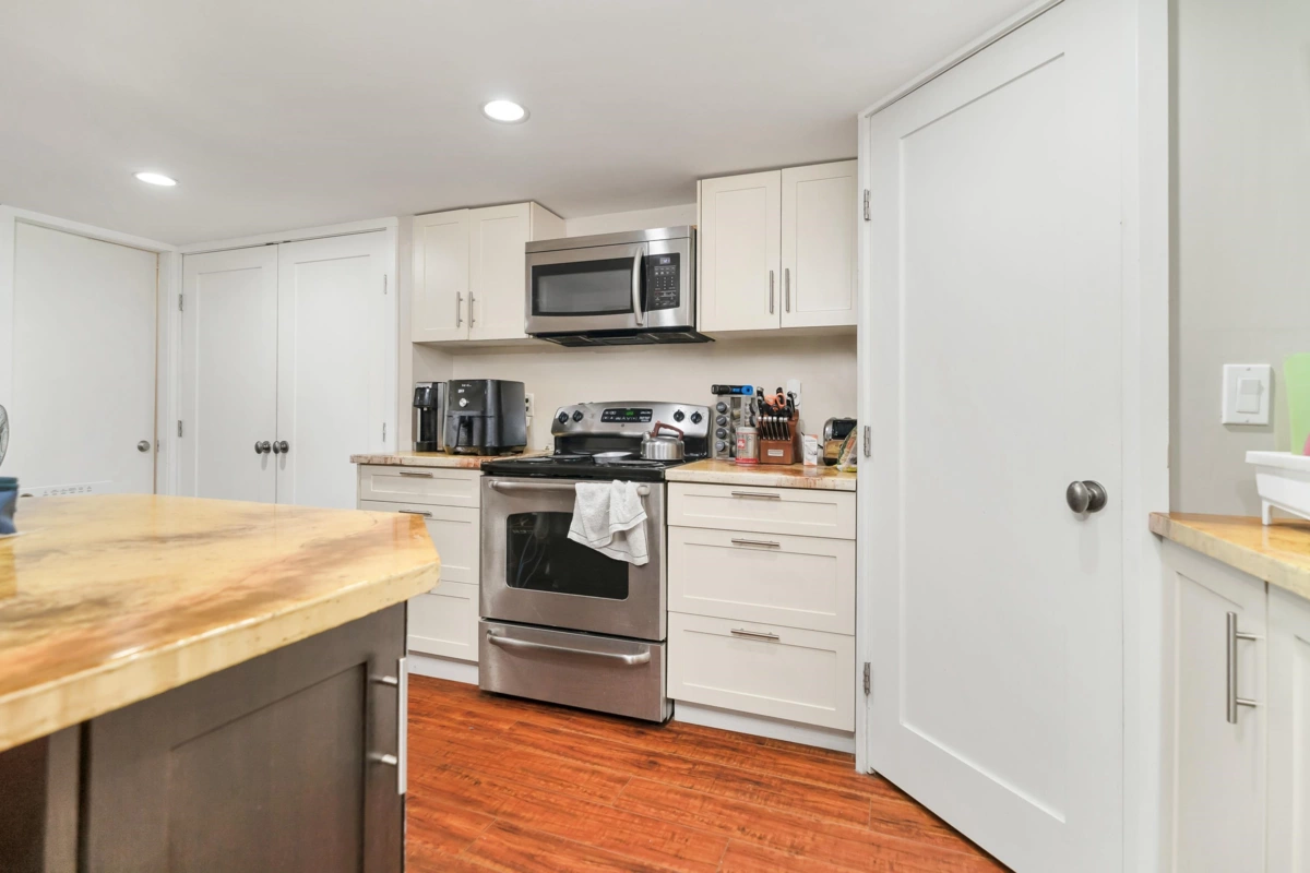 Mudroom Photo of 6895 Curtis Street, Burnaby, BC