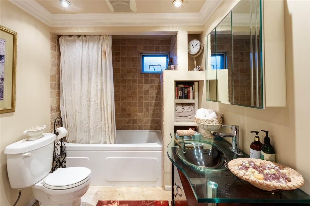 Primary Bathroom Photo of 6895 Curtis Street, Burnaby, BC