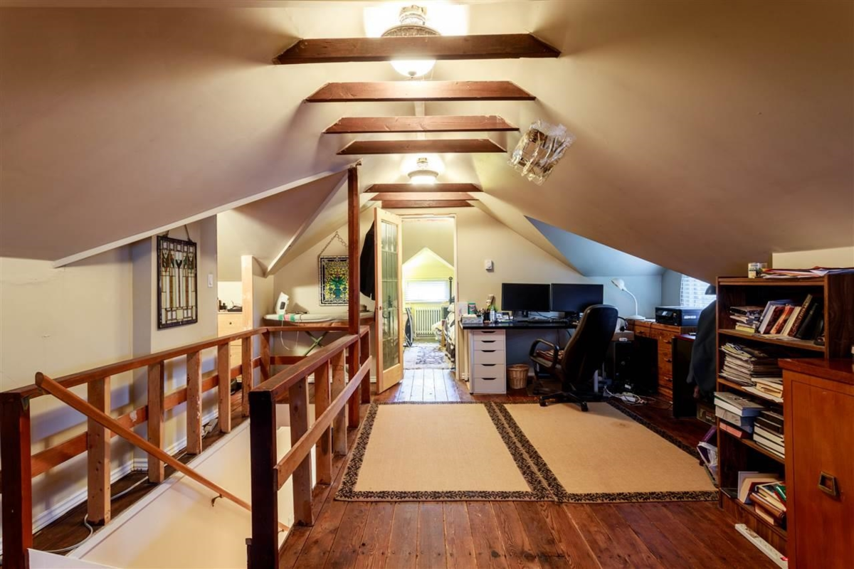 Walk-In Closet Photo of 6895 Curtis Street, Burnaby, BC