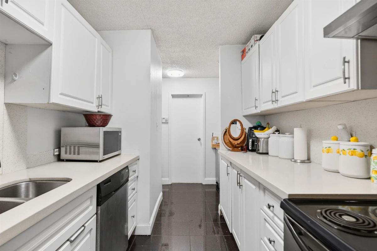 Breakfast Nook Photo of 101 9644 134 Street, Surrey, BC