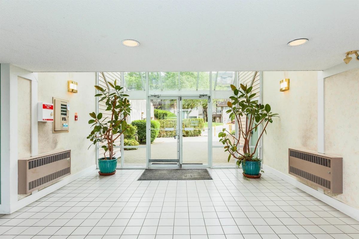 Dining Area Photo of 101 9644 134 Street, Surrey, BC