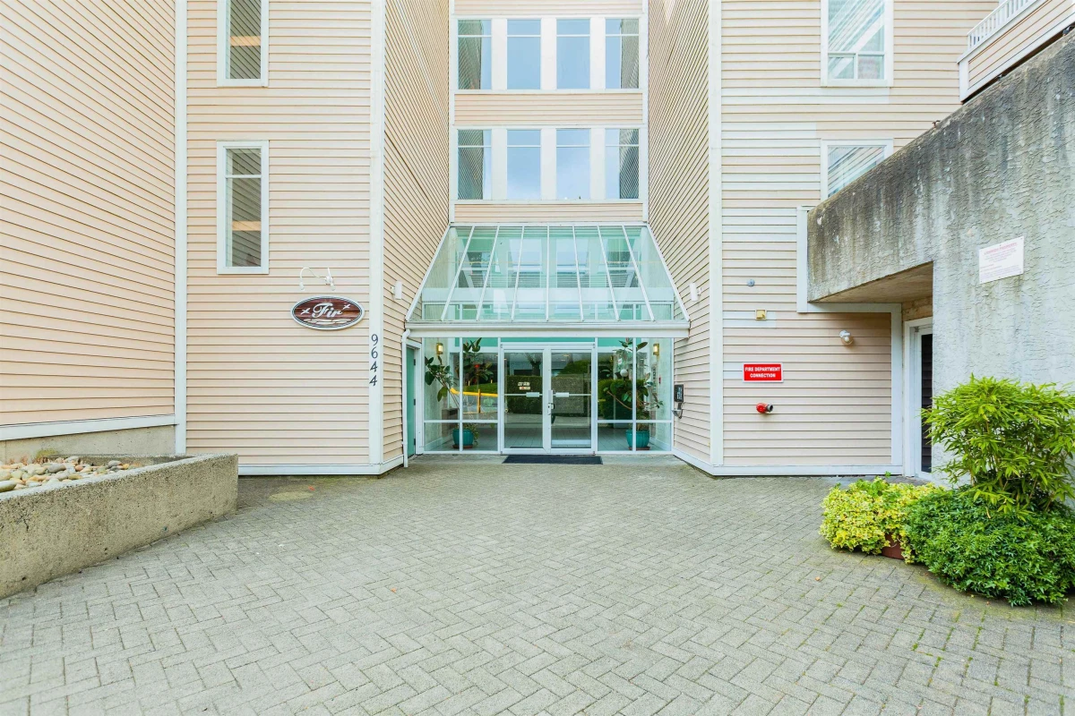 Family Room Photo of 101 9644 134 Street, Surrey, BC