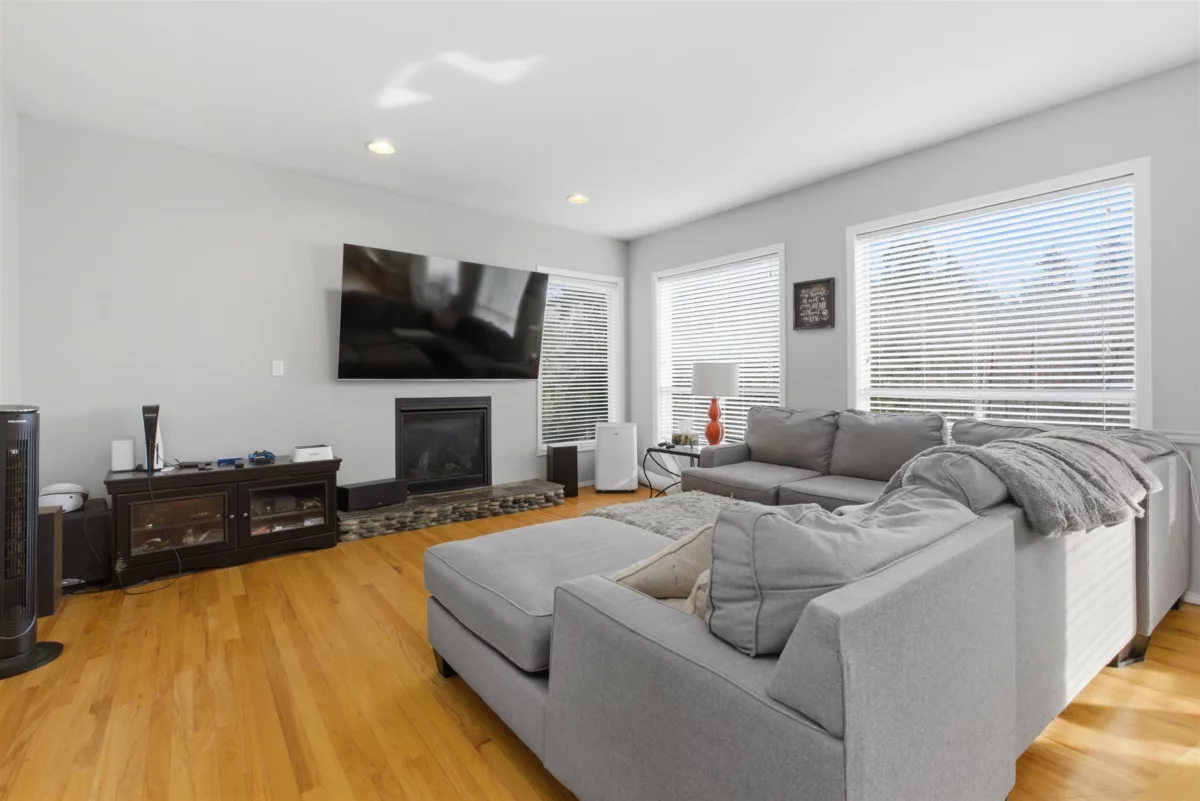 Breakfast Nook Photo of 4570 Maysfield Crescent, Langley, BC