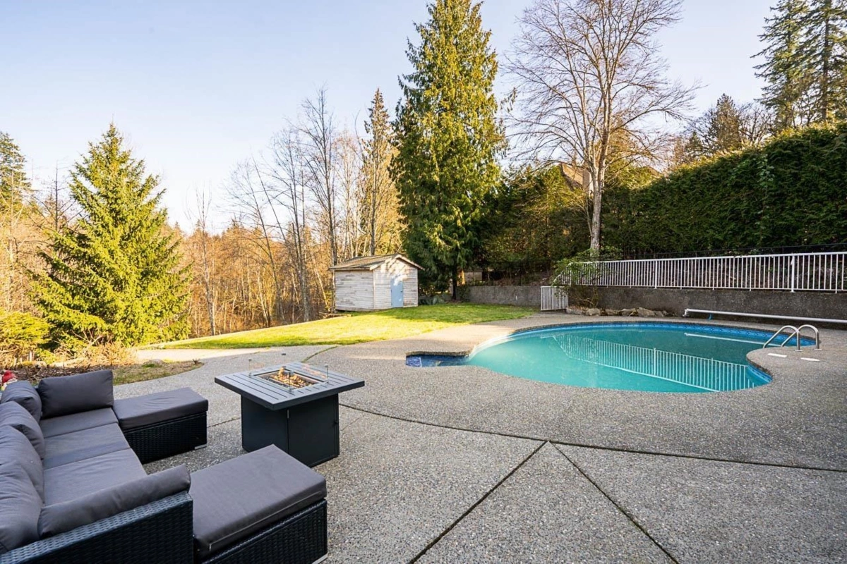 Hot Tub / Spa Photo of 4570 Maysfield Crescent, Langley, BC