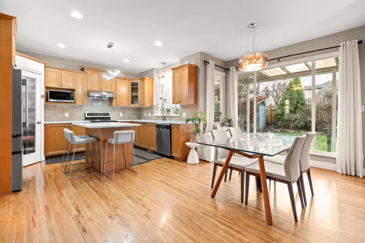 Walk-In Closet Photo of 7321 146 Street, Surrey, BC