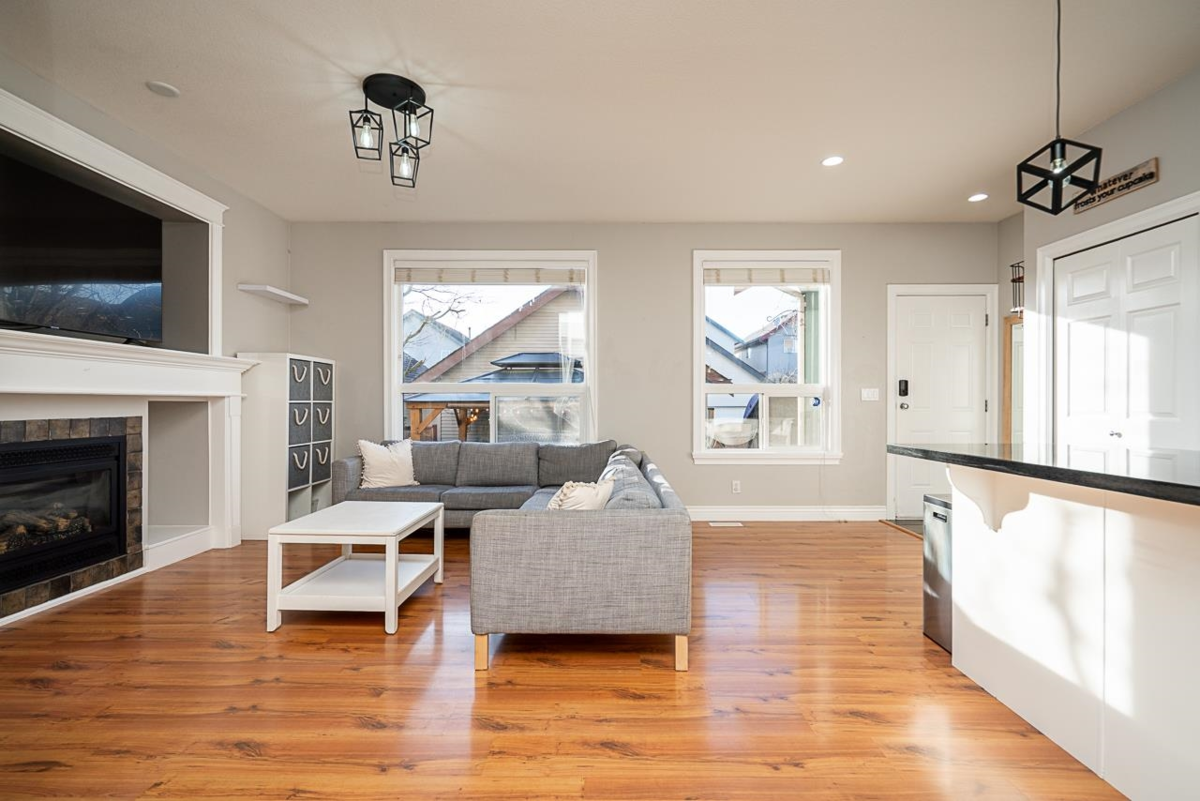 Kitchen Island Photo of 6551 193b Street, Surrey, BC