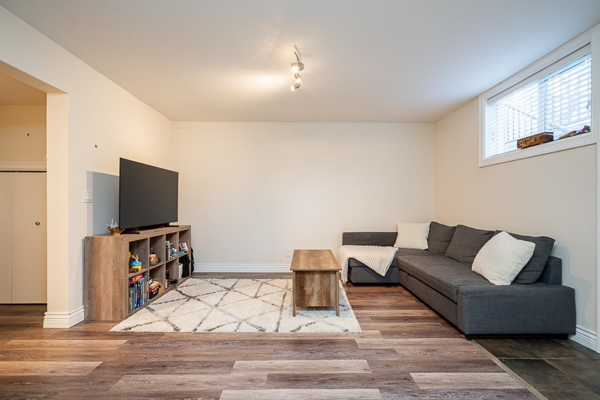 Laundry Room Photo of 6551 193b Street, Surrey, BC