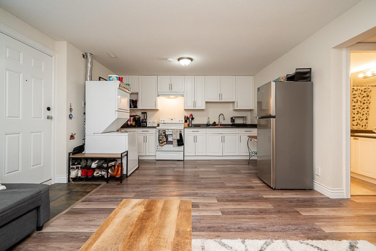 Mudroom Photo of 6551 193b Street, Surrey, BC