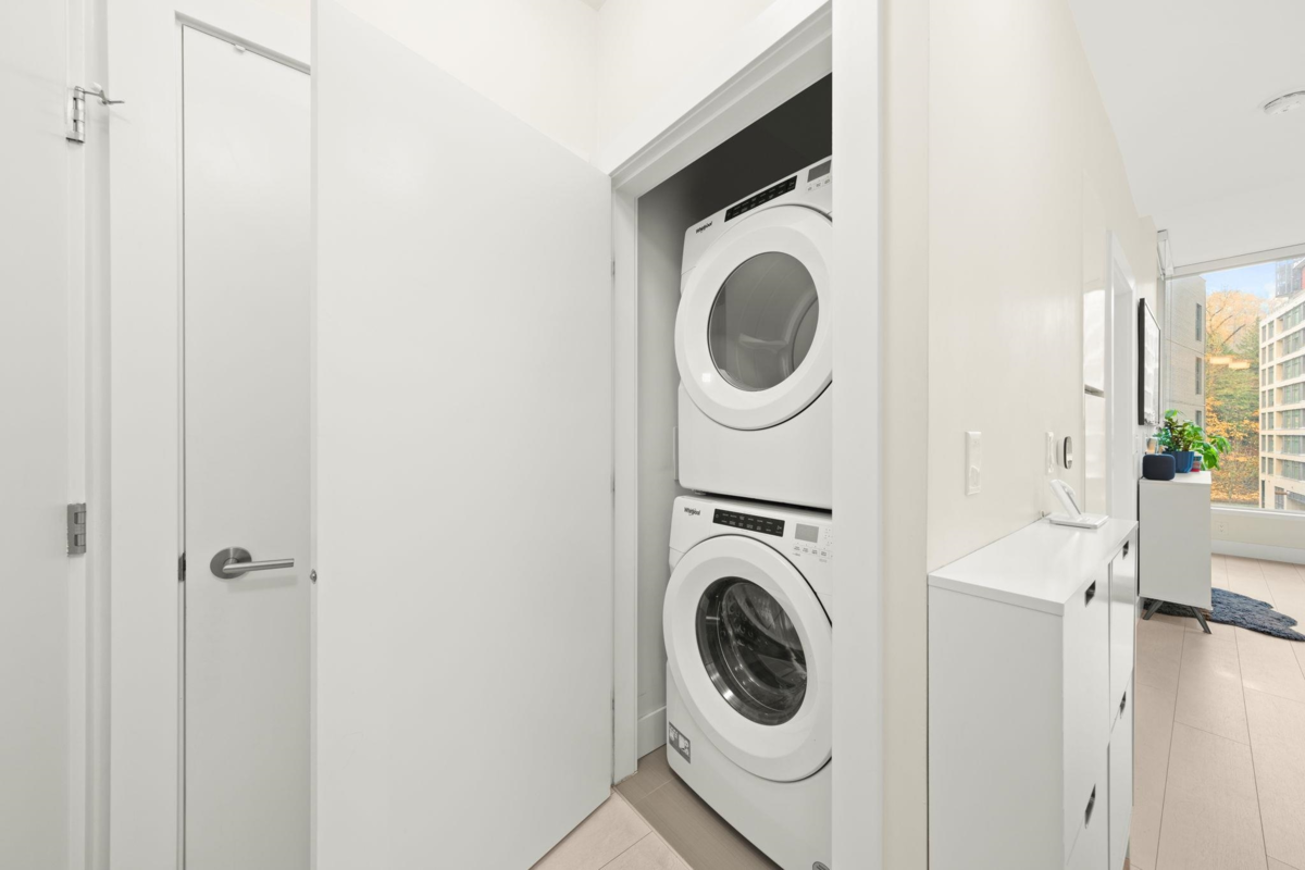 Guest Bathroom Photo of 519 3438 Sawmill Crescent, Vancouver, BC