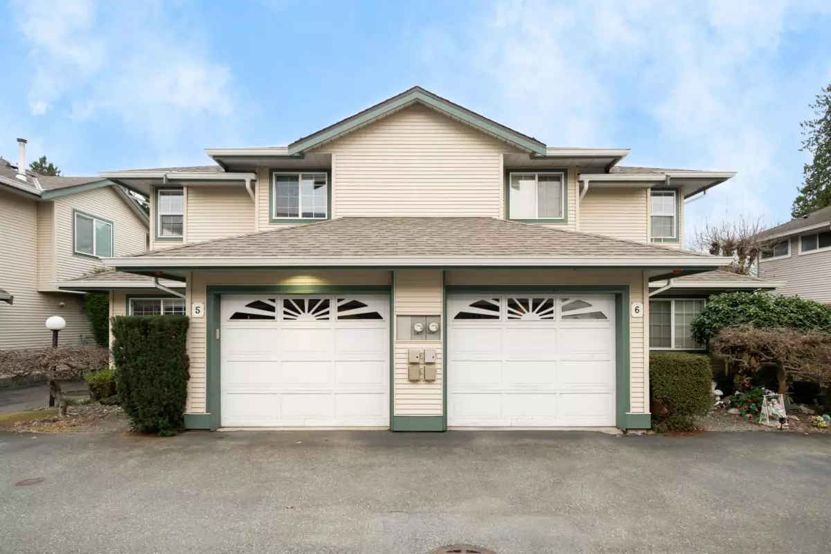 Entry Foyer Photo of 5 19270 122a Avenue, Pitt Meadows, BC