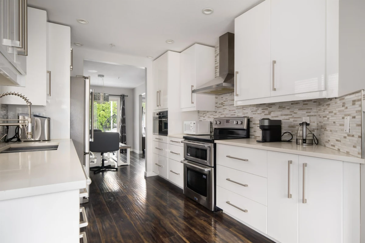 Kitchen Island Photo of 5 19270 122a Avenue, Pitt Meadows, BC