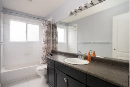 Guest Bathroom Photo of 5 19270 122a Avenue, Pitt Meadows, BC