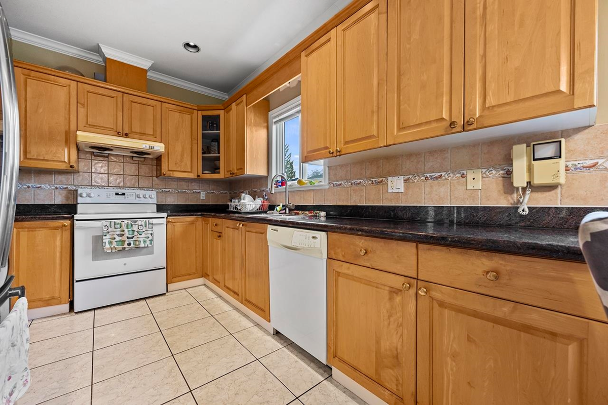 Laundry Room Photo of 5892 Tyne Street, Vancouver, BC