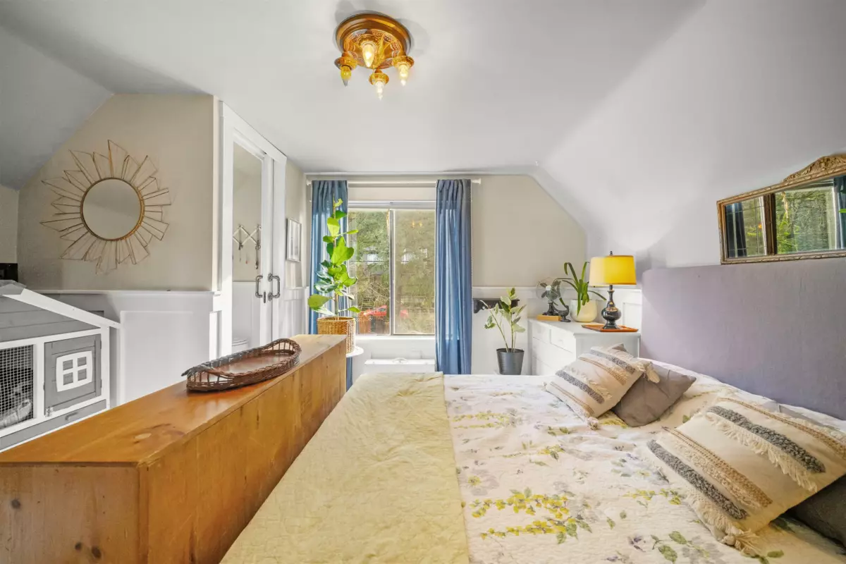 Garden / Landscaping Photo of 2201 St George Street, Port Moody, BC