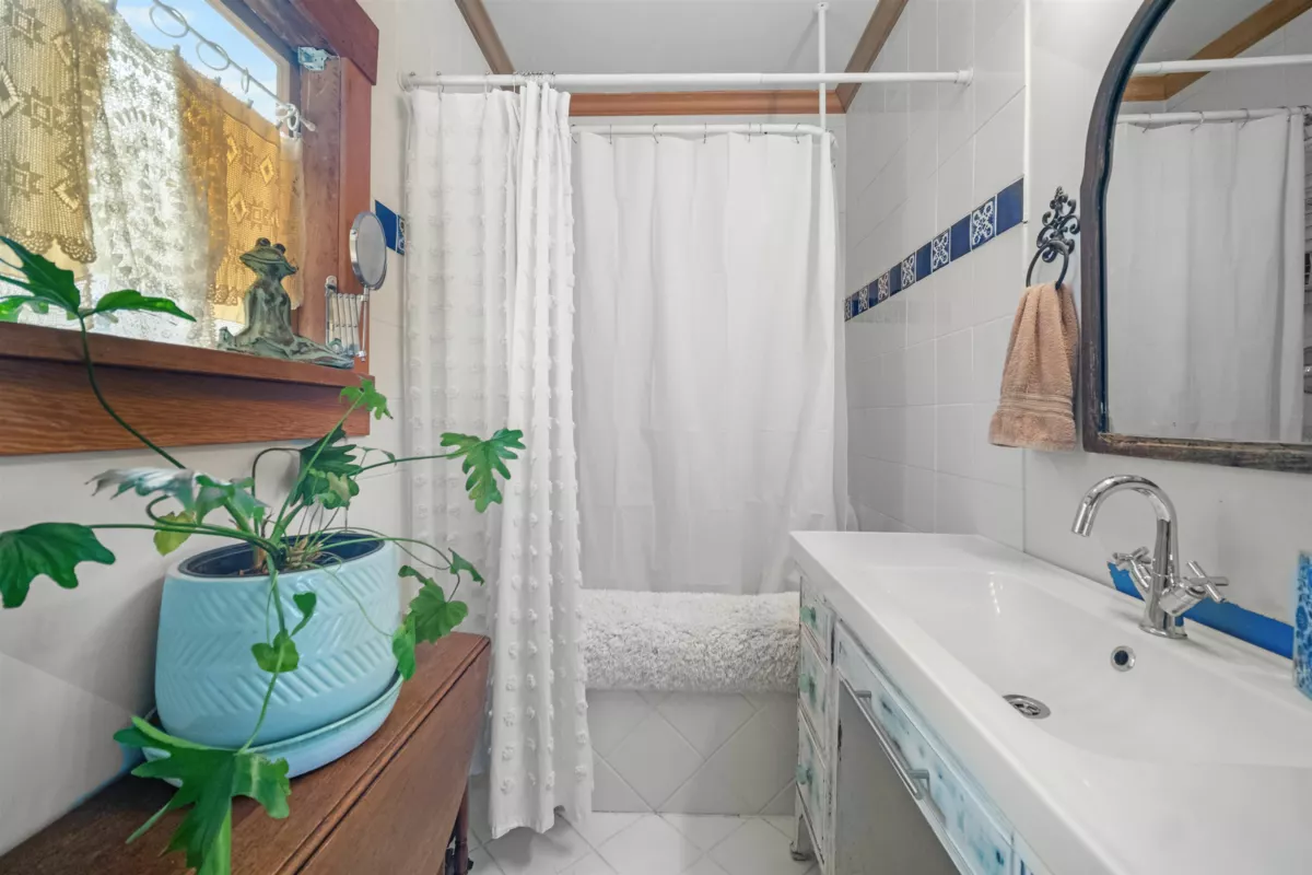 Hallway Photo of 2201 St George Street, Port Moody, BC