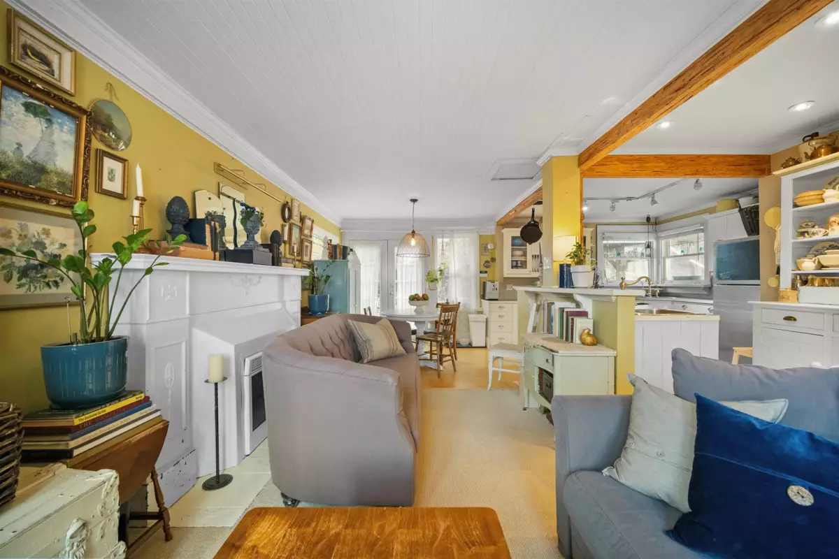 Laundry Room Photo of 2201 St George Street, Port Moody, BC