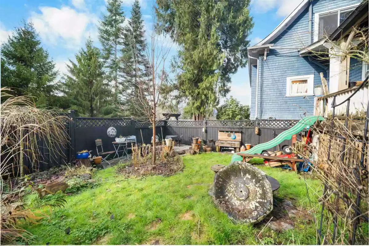 Walk-In Closet Photo of 2201 St George Street, Port Moody, BC