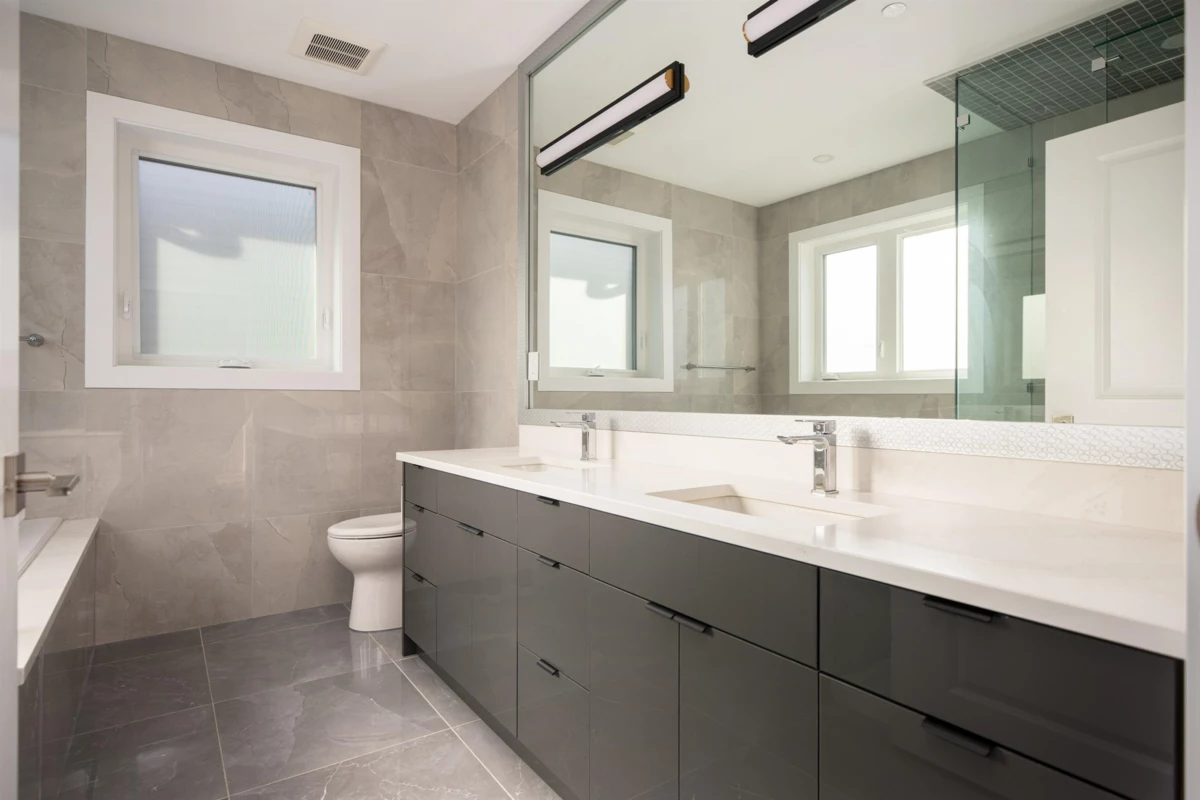 Guest Bathroom Photo of 1 58 E 39th Avenue, Vancouver, BC