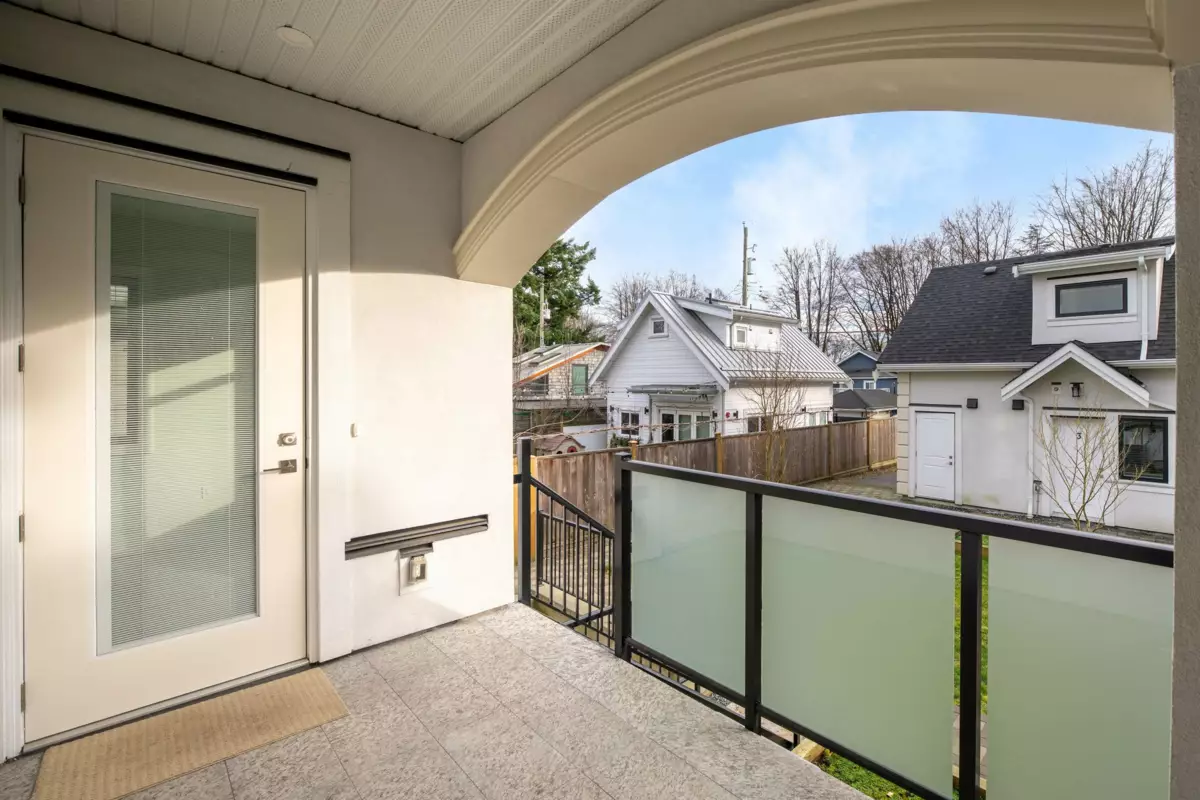 Hot Tub / Spa Photo of 1 58 E 39th Avenue, Vancouver, BC