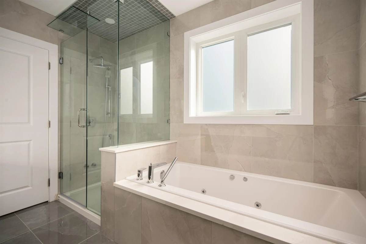 Powder Room Photo of 1 58 E 39th Avenue, Vancouver, BC