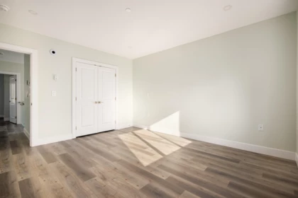 Bedroom 4 Photo of 1 58 E 39th Avenue, Vancouver, BC