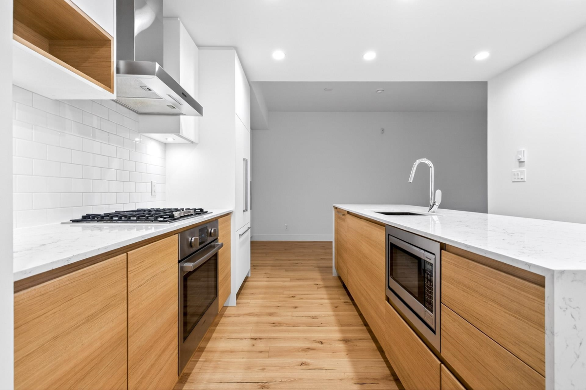Kitchen Photo of 126 55 Klahanie Drive, Port Moody, BC