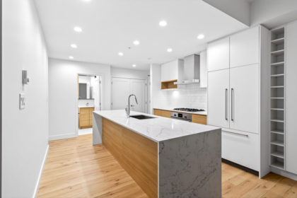 126 55 Klahanie Drive, Port Moody, BC, Port Moody Centre — 2 bed apartment/condo for sale