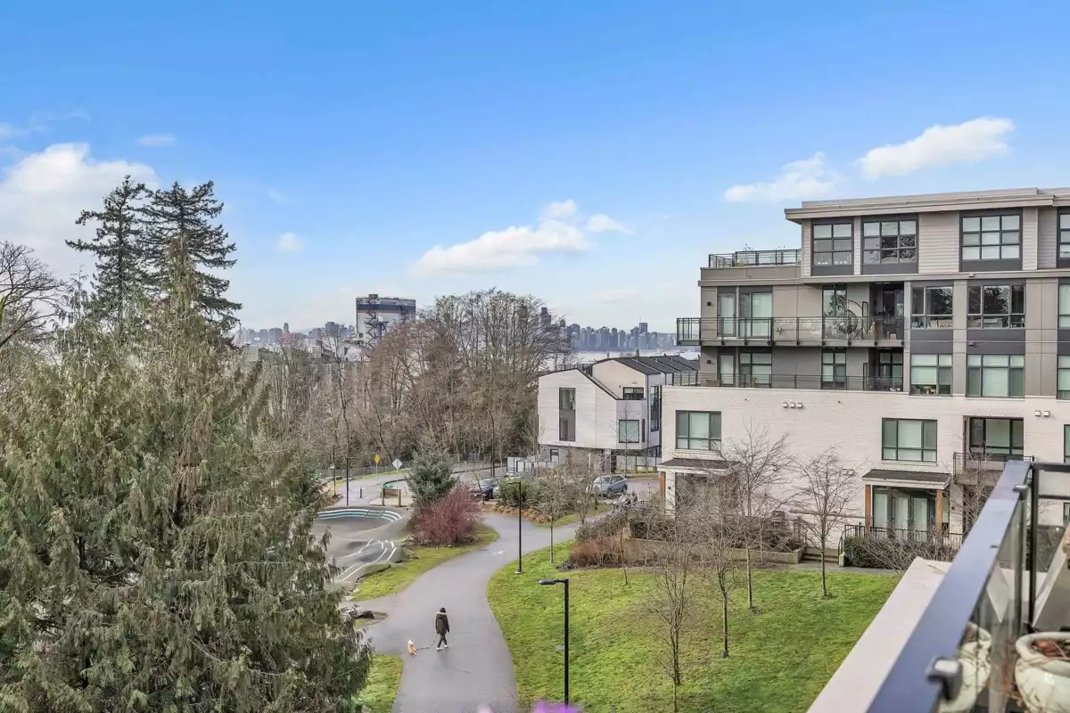 Front Yard Photo of 205 733 E 3rd Street, North Vancouver, BC