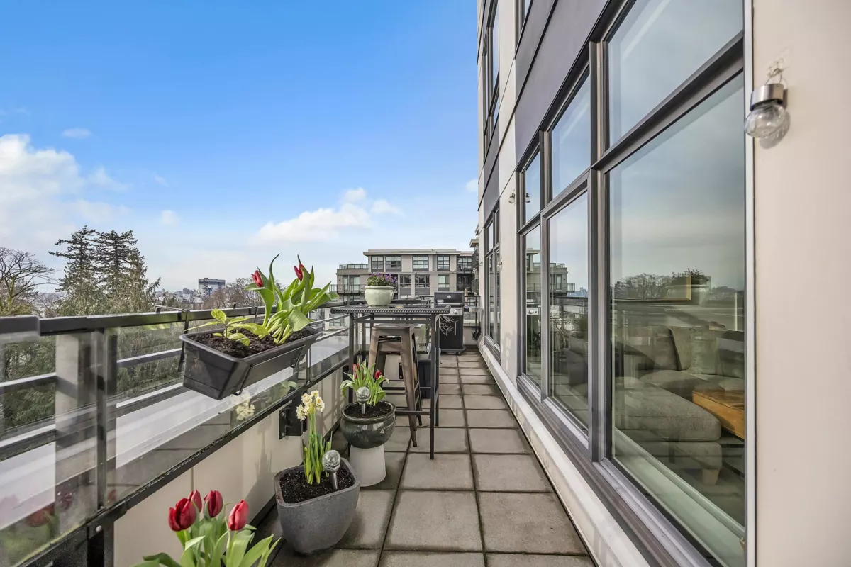 Outdoor Deck Photo of 205 733 E 3rd Street, North Vancouver, BC