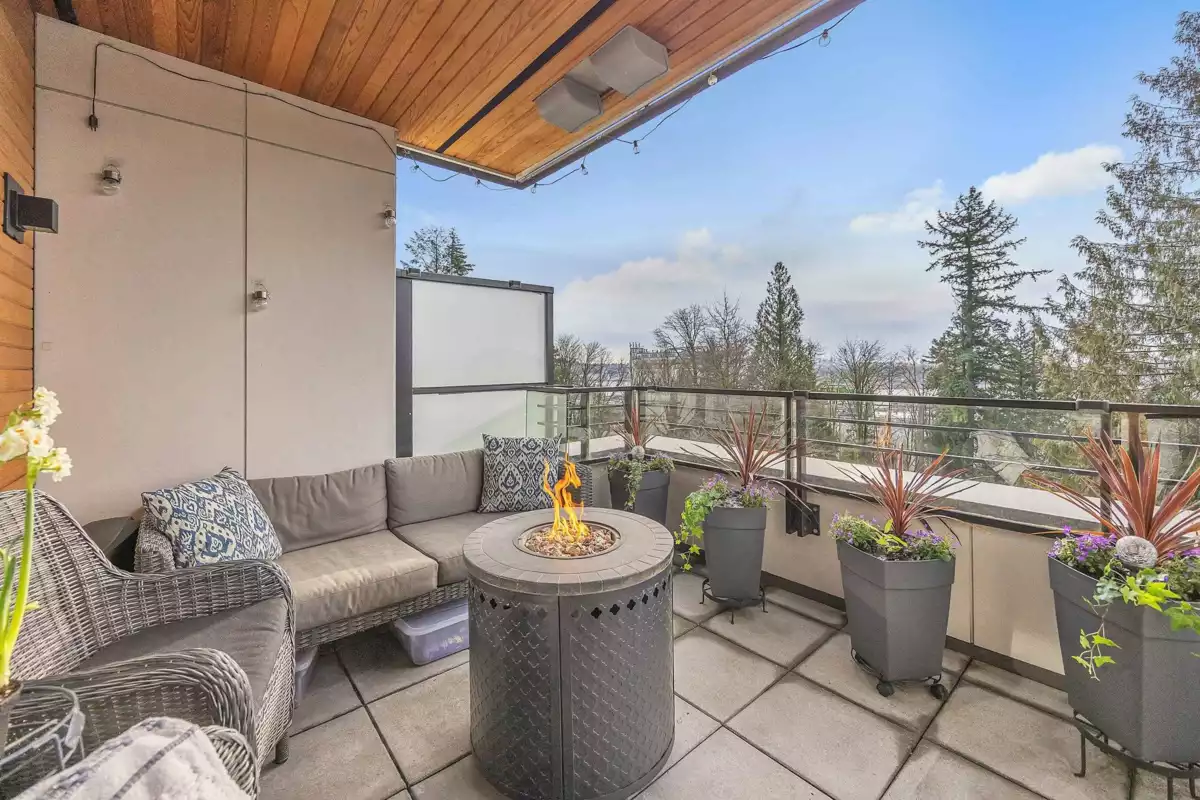 Outdoor Patio Photo of 205 733 E 3rd Street, North Vancouver, BC