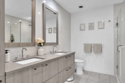 Office / Den Photo of 205 733 E 3rd Street, North Vancouver, BC