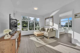 205 733 E 3rd Street, North Vancouver, BC