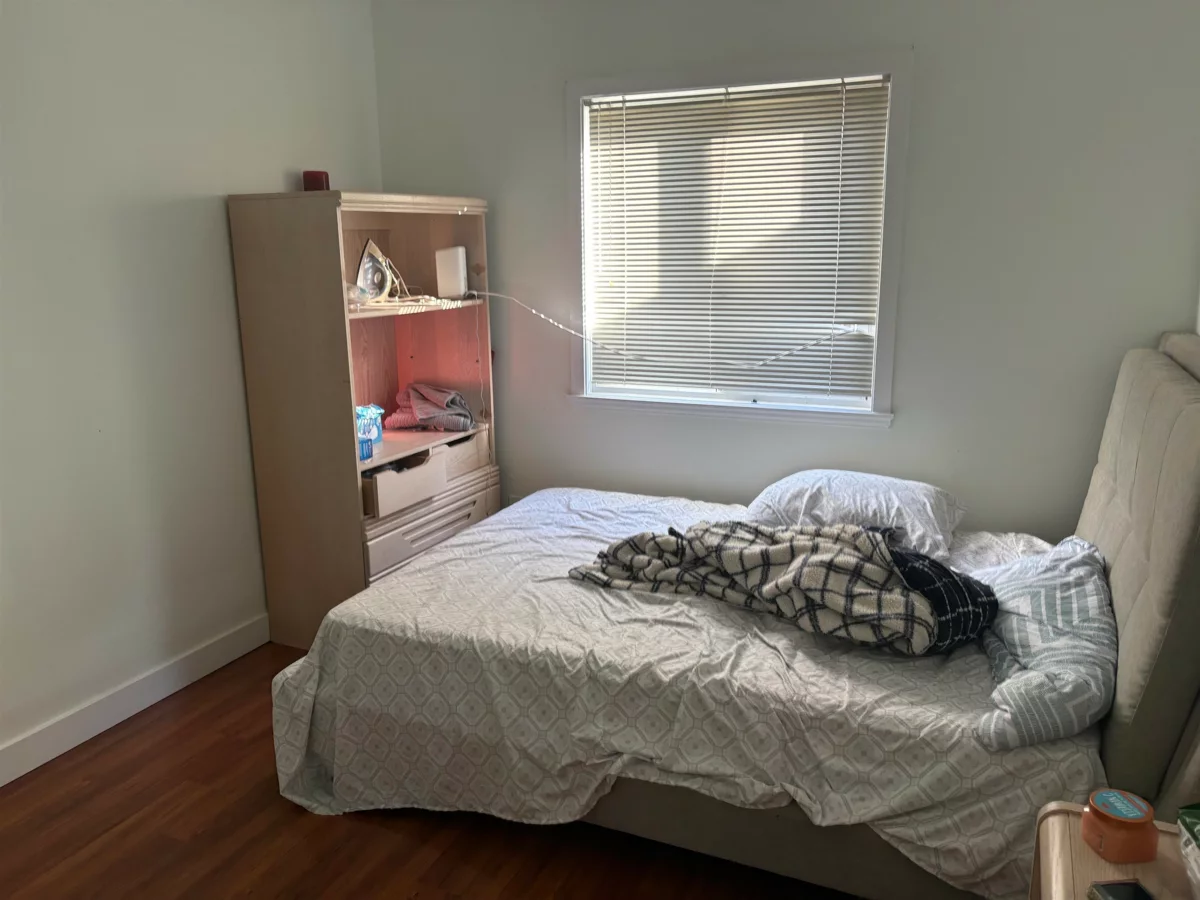 Entry Foyer Photo of 18048 64 Avenue, Surrey, BC