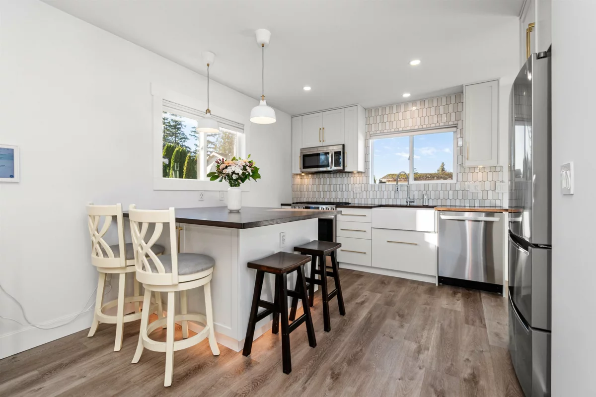 Living Room Photo of 5865 Carter Road, Chilliwack, BC